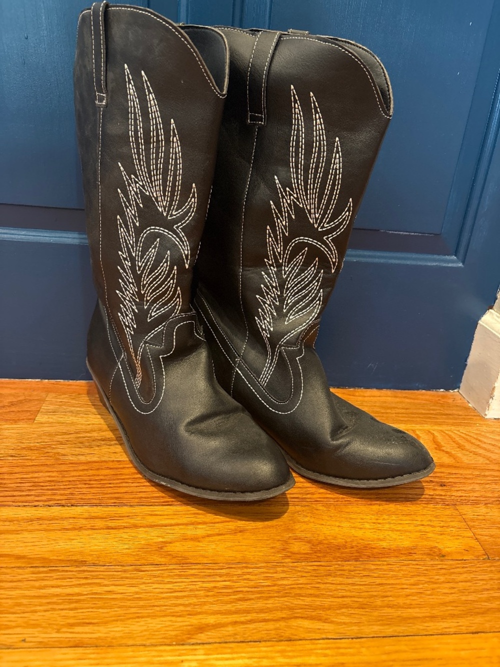 Women’s cowgirl boots